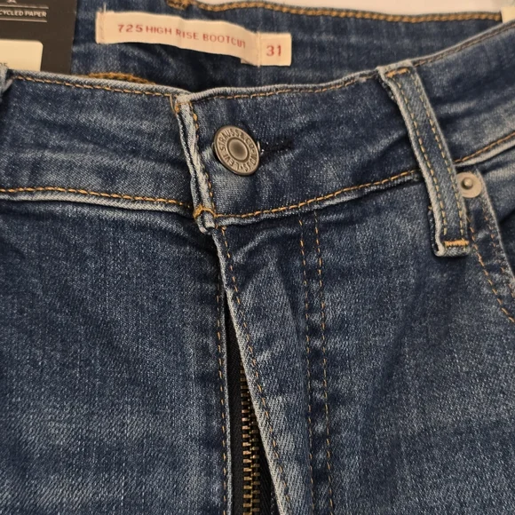 NWT Levi's 725High Rise Bootcut Jeans Blue Size 31 Premium